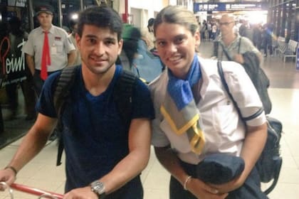 Nicolás Lodeiro en su llegada a Aeroparque