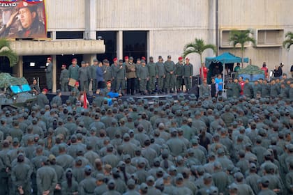 Nicolás Maduro, ante militares: “Soldados de la patria, ha llegado la hora de combatir”