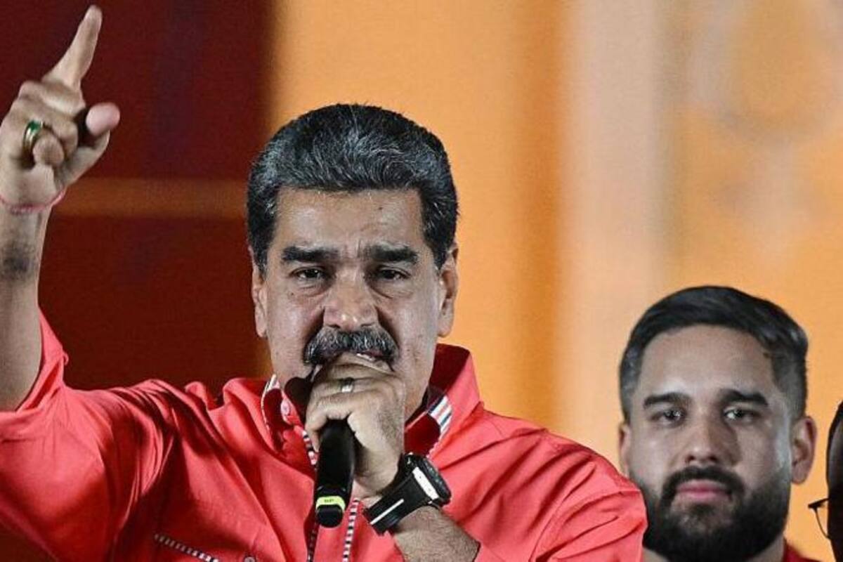 Nicolás Maduro habló con sus partidarios y celebró en la plaza Bolívar de Caracas.