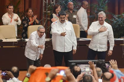 Nicolás Maduro junto a Raúl Castro en Cuba