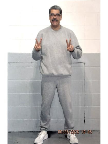Nicolás Maduro se muestra sonriente en sus primeras fotos siete meses después de su arresto
