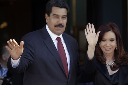 Cerca de Alberto Fernández consideran "desopilante" la idea promovida por referentes del kirchnerismo duro y afirman que la relación de la propia Cristina Kirchner con Nicolás Maduro se enfrío