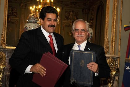 Nicolás Maduro y Jorge Taiana, en 2009, cuando el candidato de Fuerza Patria se desempeñaba como canciller