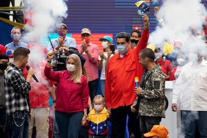 Nicolás Maduro y su esposa, durante un acto de campaña el 3 de diciembre, en Caracas