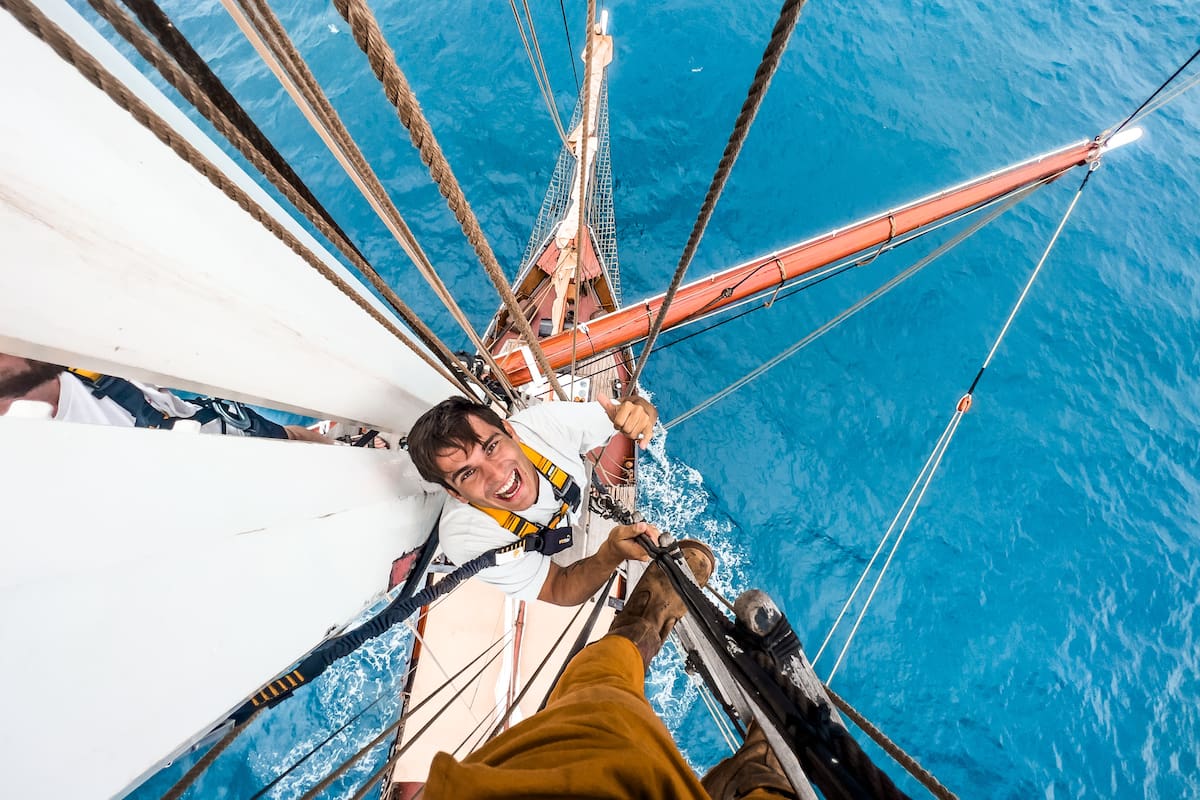 Nicolás Marín se encarga de documentar pingüinos en Malvinas, también controla su población y los efectos del cambio climático