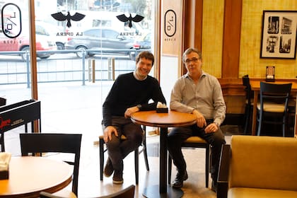 Nicolás Marques y Gabriel García, tercera y segunda generación de la familia que compró La Ópera a comienzos de los 70