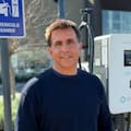 Viajar con un auto eléctrico: cuánto cuesta mantenerlo, hasta dónde llega y cuál es su futuro, en la voz de un experto