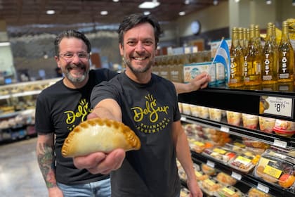 Nicolás Nikolov y Diego Montero son los dueños de Empanadas del Sur.