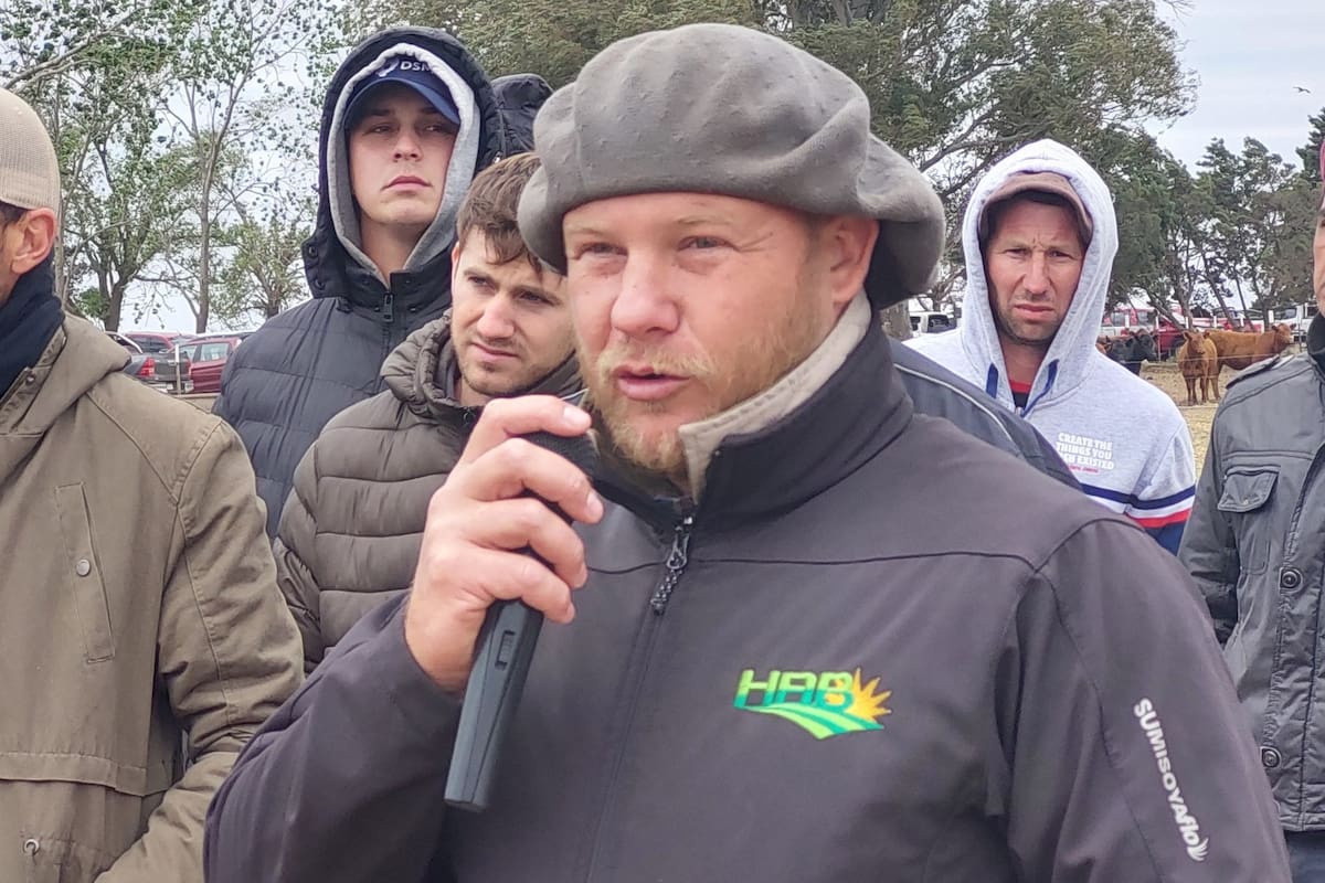 Nicolás Orlandoni durante la recorrida a campo