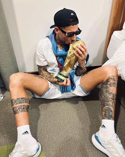 Nicolás Otamendi es uno de los cuatro campeones del mundo que forman parte del plantel