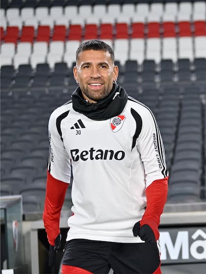 Nicolás Otamendi llegó a River este miércoles, tras arribar al país, con la selección, el lunes