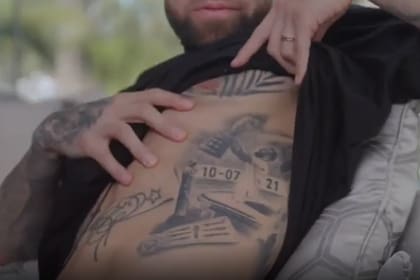 Nicolás Otamendi se tatuó el 7 de espadas como base de un gran tatuaje vinculado con la Copa América 2021