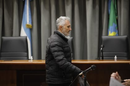 Nicolás Pachelo ingresa en la sala de audiencias de los tribunales de San Isidro