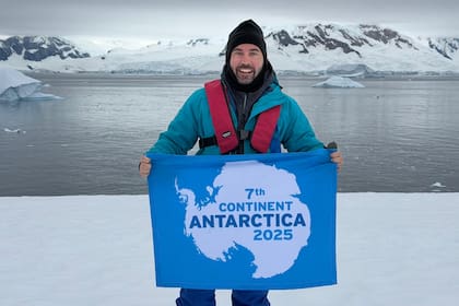Nicolás Pasquali, el primer argentino en recorrer todos los países del mundo, rompió su récord y llegó a la Antártida
