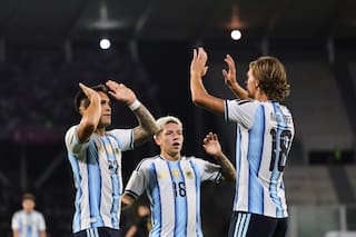 La renovación ya se ve en la cancha: cinco debutantes (llegó a 70), menos edad y un recambio que toma forma