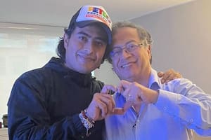 Nicolás Petro junto a su padre, Gustavo, presidente de Colombia