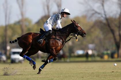 Nicolás Pieres, compañero de Hilario Ulloa en Ellerstina en la Triple Corona; en San Isidro es el back de la Z, que derrotó a La Ensenada, el conjunto de más alto handicap en el certamen.