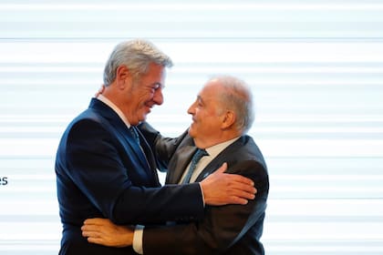 Nicolás Pino, ganador en las elecciones, con su nuevo vicepresidente, Carlos Odriozola