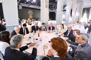 El detrás de escena del primer almuerzo de alto voltaje en la Exposición Rural