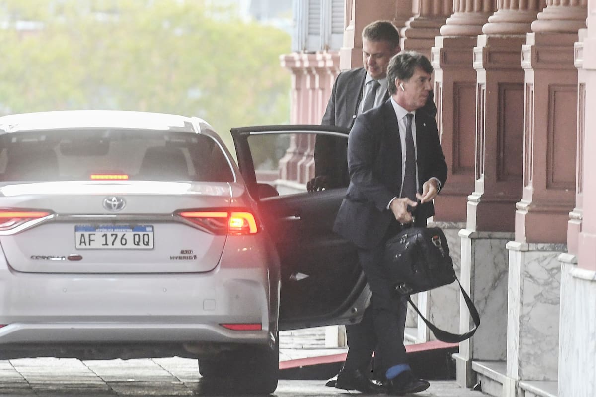 Nicolás Posse, jefe de Gabiente arribó esta mañana a casa Rosada para la reunión de gabinete.