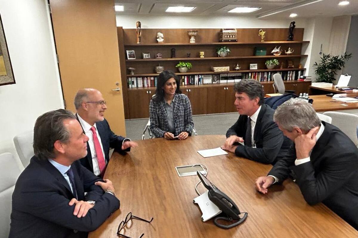 Nicolás Posse y Luis Caputo, en una anterior visita al FMI, con Gita Gopinath