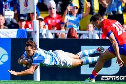 Nicolás Sánchez abrió el marcador con un gran try apenas comenzado el juego vs. Chile