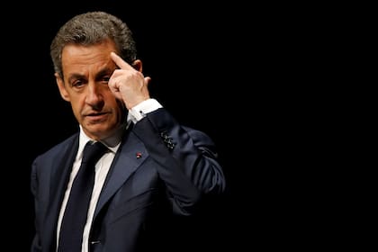 Para el Tribunal Financiero de París, el expresidente francés maneja métodos de "un delincuente experimentado"