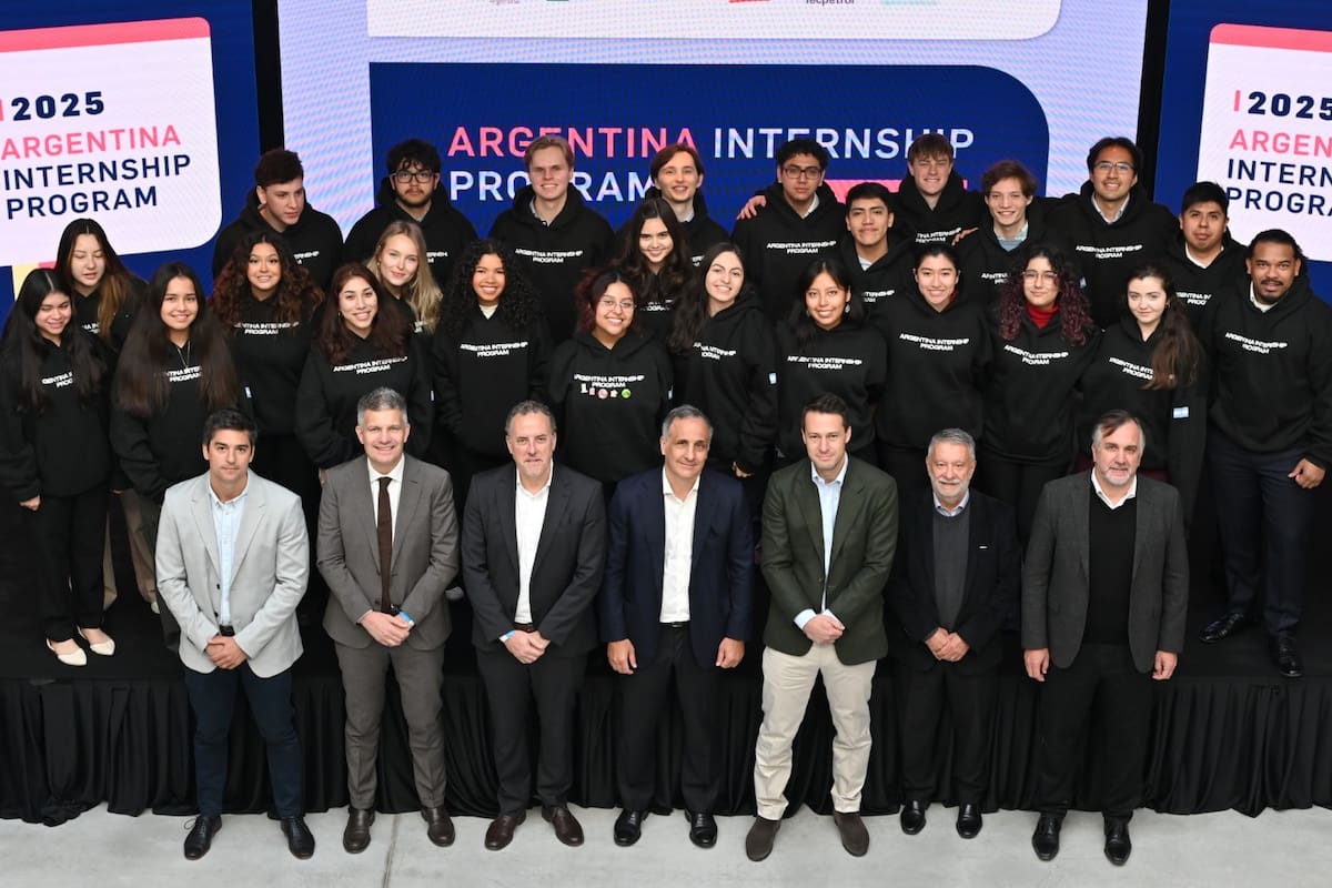 Nicolás Schlichter (Franuí); Andrea Previtali (Tenaris Cono Sur); Javier Martínez Álvarez (Grupo Techint); Marcos Bulgheroni (PAE); Hugo Eurnekian (CGC); Gustavo Galambos (Honeywell Argentina) y Leonardo Deccechis (Aconcagua Energía y Servicios)