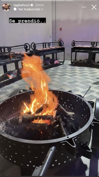 Nicolás Tagliafico compartió el primer asado que hicieron en la Universidad de Qatar, con las parrillas que Diego Iacovone llevó especialmente desde Argentina