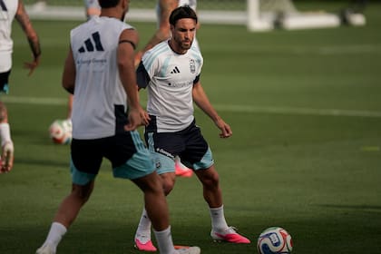 Nicolás Tagliafico se entrenó este jueves a la par de sus compañeros y busca meterse en el equipo para el partido frente a Austria