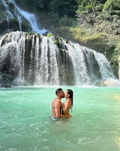Nicolás Tagliafico y Carolina Calvagni enamorados en Indonesia