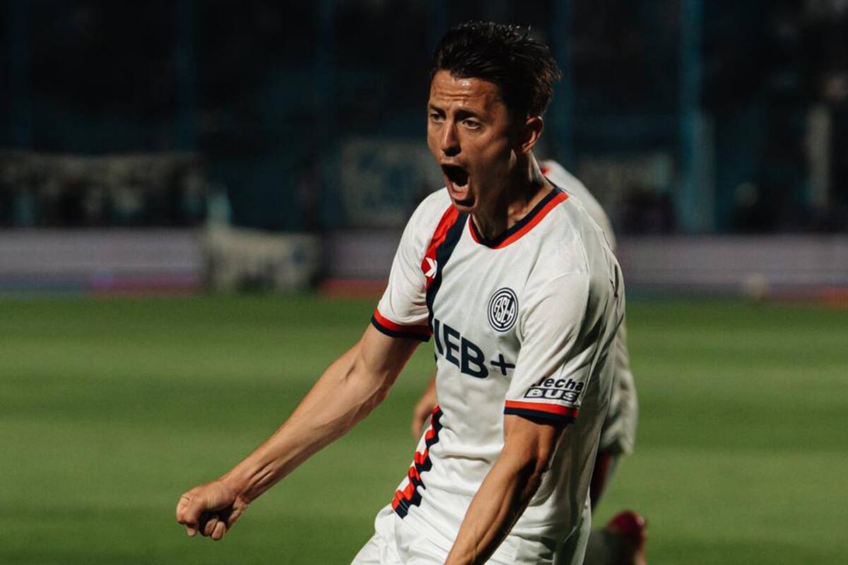 Nicolás Tripichio festeja su gol, el que le dio la victoria a San Lorenzo en Tucumán; con el triunfo, el Ciclón terminó con la serie negativa de dos derrotas