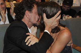 Nicolás Vázquez celebró el ACE de Oro de Rocky con un apasionado beso a Dai Fernández