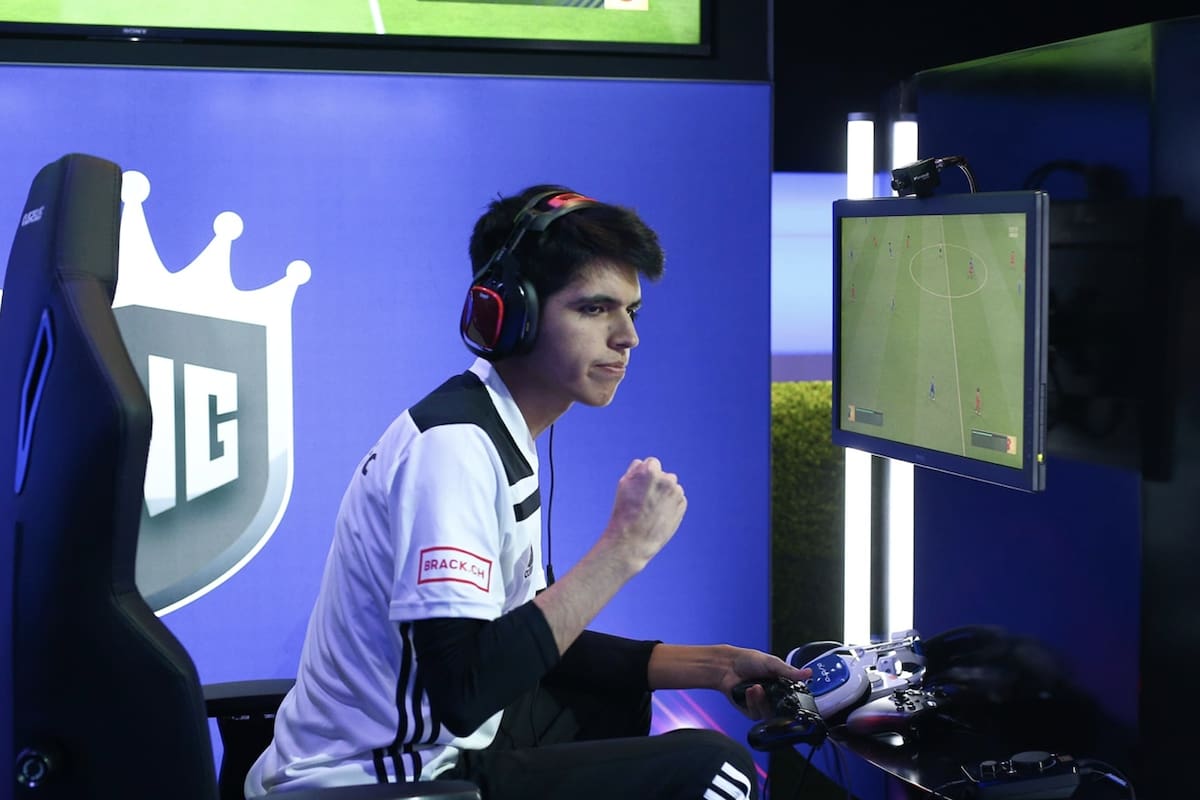 Nicolás Villalba se quedó con el título mundial junto a su compañero inglés Tekkz