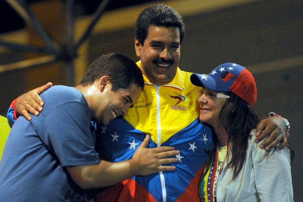 Nicolasito estuvo en un acto oficial junto a un constituyente
