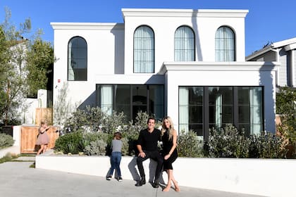 Nicole y Taylor Heininger demolieron la casa que compraron para empezar una desde cero.