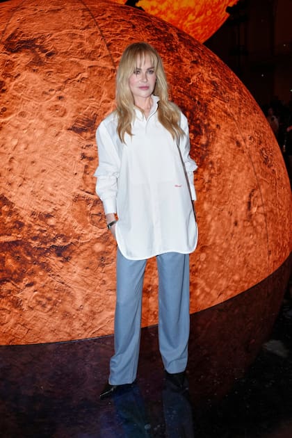 Nicole Kidman hizo su primera aparición pública tras conocerse la noticia de su divorcio de Keith Urban. La actriz desembarcó en París para ser parte del desfile de Chanel junto a sus dos hijas menores
