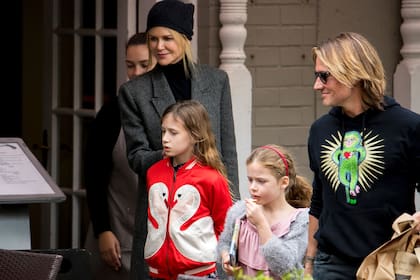 Nicole Kidman junto a su marido, Keith Urban, y sus hijas, Sunday Rose y Faith Margaret, disfrutaron de una salida en familia. Un rico almuerzo y una parada en una librería