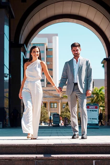 Nicole Langesfeld y su pareja, Luis, durante su casamiento en enero 2021