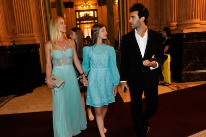 Nicole Neumann asistió a la gala de Unicef junto a su novio, Manu Urcera y dos de sus hijas