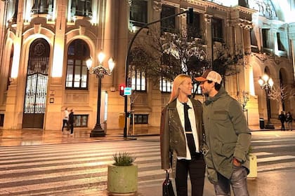 Nicole Neumann junto a Manu Urcera pasearon por Europa (Foto @nikitaneumannoficial)