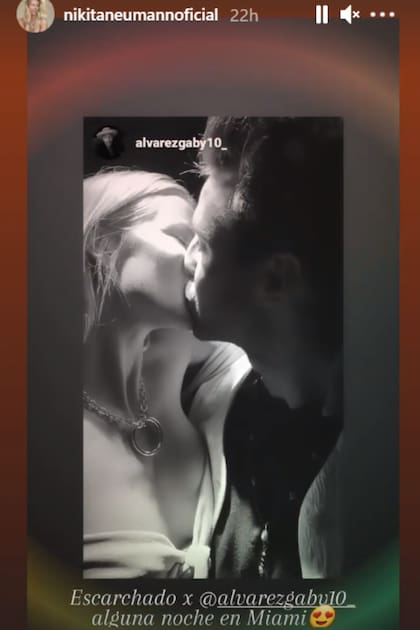 Nicole Neumann publicó una foto besando a Manuel Urcera