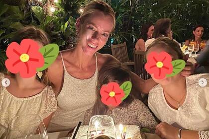 Nicole Neumann recibió los 40 en Miami junto a sus hijas