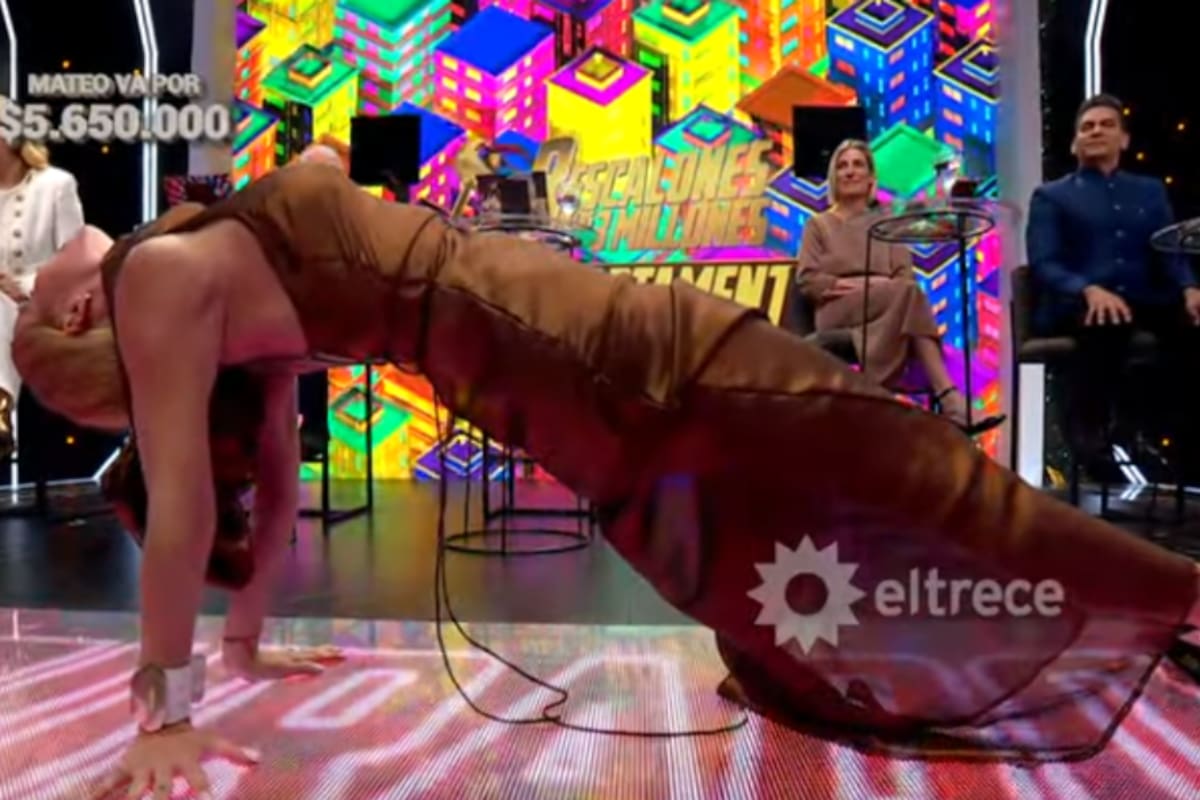 Nicole Neumann volvió a lucirse en Los 8 escalones con una pose de yoga (Foto: Captura eltrece)