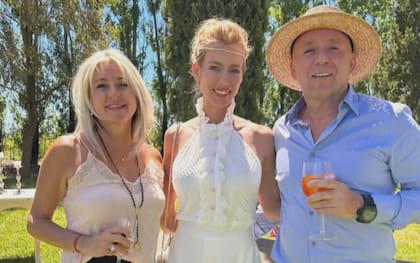 Nicole Neumann y Manu Urcera son oficialmente marido y mujer. Imagen del íntimo festejo familiar de la pareja