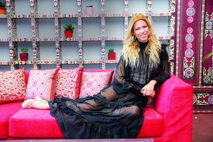 Nicole nos recibió en su camarín de la productora KZO Entertainment y posó en el decorado del programa Tardes nuestras, con el que va a debutar como conductora. “Estoy en una etapa de grandes cambios, tanto en lo personal como en lo profesional”, asegura.