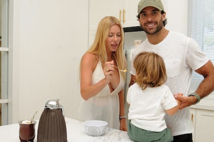 Nicole, Urcera y su hijo Cruz