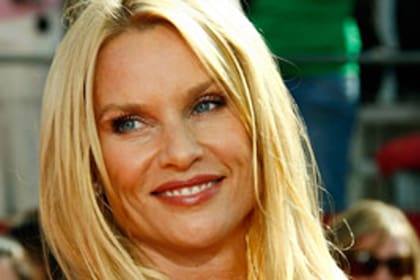 Nicollette Sheridan criticó el pago de sobornos a universidades y a su ex compañera de elenco Felicity Hoffman