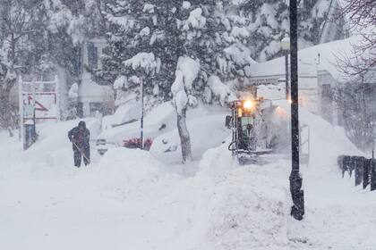 Nieve acumulada en un vecindario durante una tormenta, el 3 de marzo de 2024, en Truckee, California (Foto AP/Brooke Hess-Homeier)
