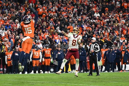 Nik Bonitto bloquea intento de dos puntos en tiempo extra y Broncos ganan 27-26 a Commanders